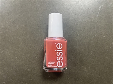 Essie Neglelak - Lips Are Sealed 825